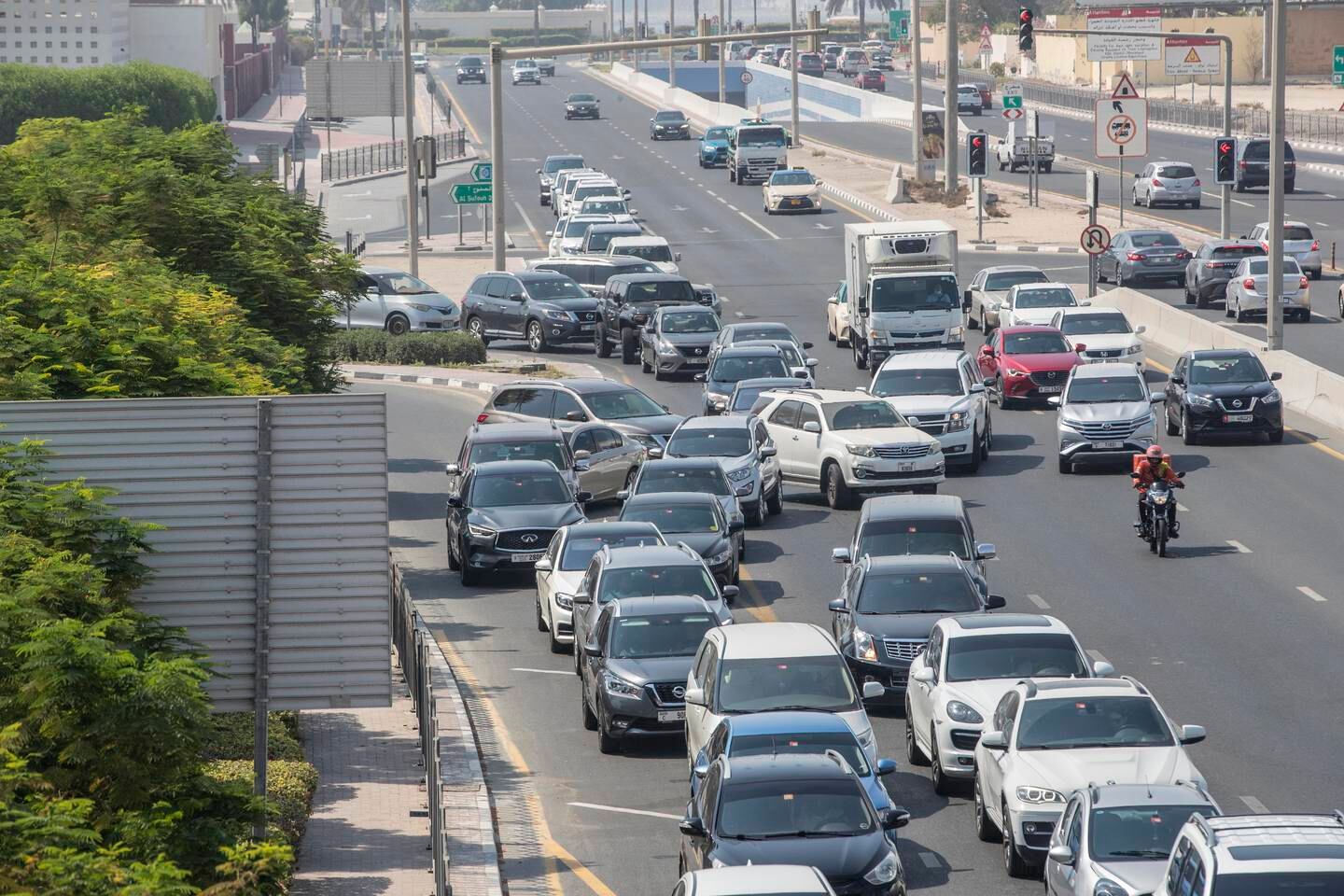 Traffic along Hessa street in Dubai as parents and drivers pick up school children at the end of the school day. (Photo: Antonie Robertson / The National) 