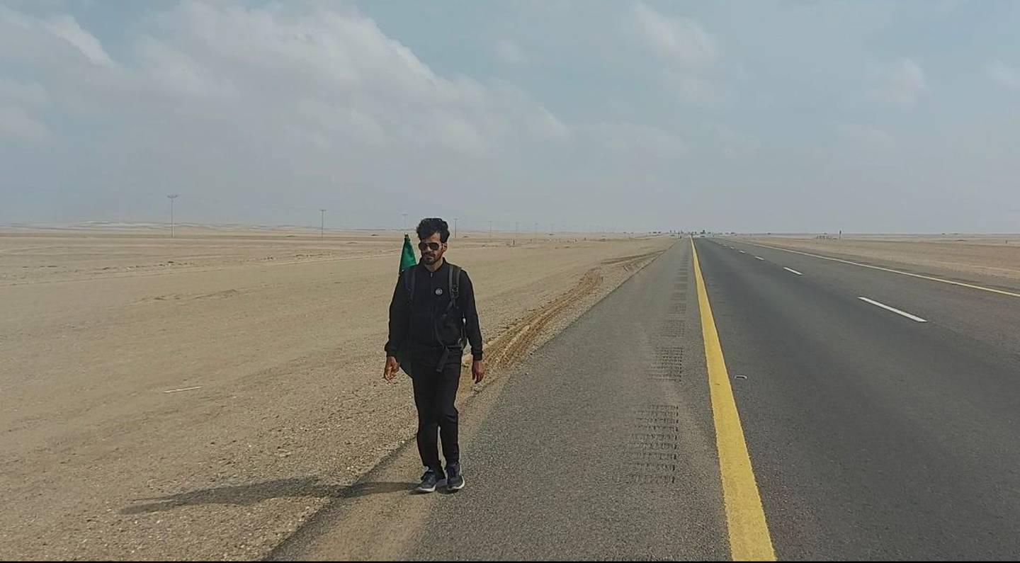 Naif Shukri, 32, wandert mit seinem Neffen von Riad nach Abu Dhabi.  Foto: Geliefert