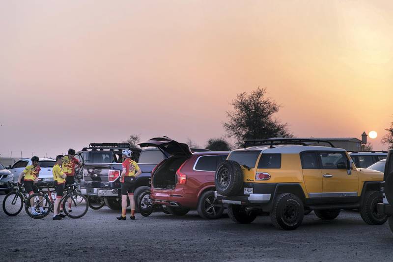 DUBAI, UNITED ARAB EMIRATES - May 31 2019.Cyclists on Al Qudra track start their ride at 6 am this morning. (Photo by Reem Mohammed/The National)Reporter: Section: NA