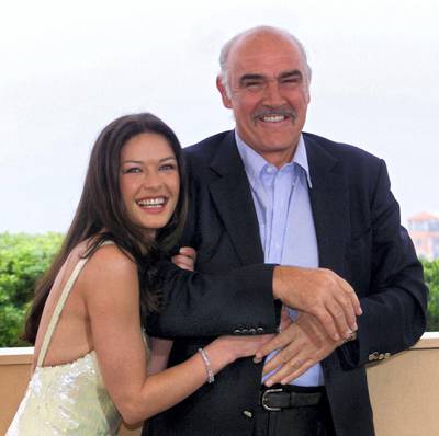 British actress Catherine Zeta-Jones (L) and Scottish actor Sean Connery pose for photographers during the photocall of American movie directed by Jon Amiel "Entrapment" 14 May 1999 in Cannes. Entrapment is in the official selection, but not in competition, of the 52nd Cannes Film Festival. (ELECTRONIC IMAGE) (Photo by MICHEL GANGNE / AFP)