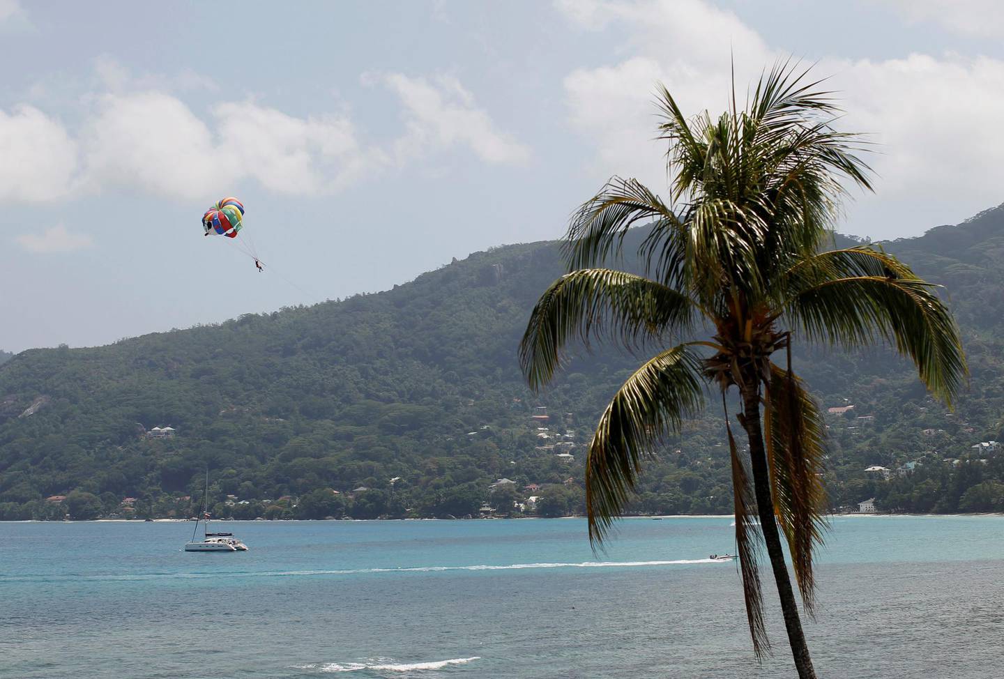 FILE PHOTO: A general view of Seychelles beach February 29, 2012.  REUTERS/Ahmed Jadallah/File Photo