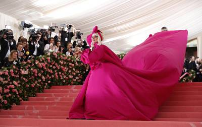 epaselect epa07552043 Lady Gaga arrives on the red carpet for the 2019 Met Gala, the annual benefit for the Metropolitan Museum of Art's Costume Institute, in New York, New York, USA, 06 May 2019. Pink dress by Brandon Maxwell. The event coincides with the Met Costume Institute's new spring 2019 exhibition, 'Camp: Notes on Fashion', which runs from 09 May until 08 September 2019.  EPA-EFE/JUSTIN LANE