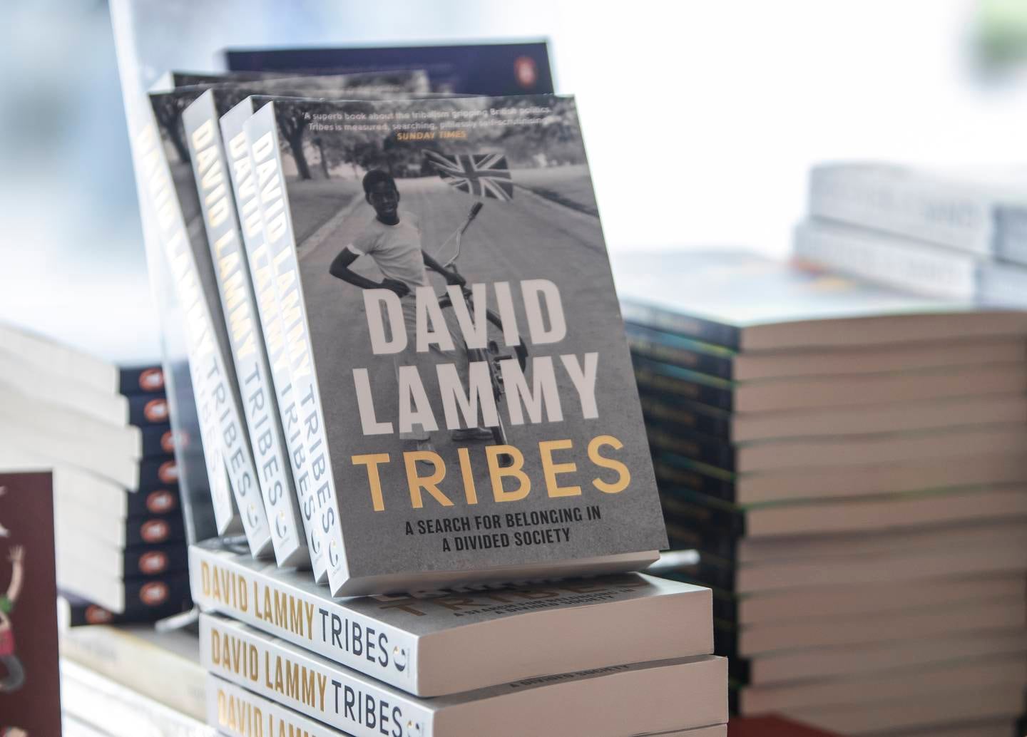 David Lammys Buch Tribes ist eine Erforschung des Tribalismus, beginnend mit seiner persönlichen Reise, bei der er sein eigenes Erbe untersucht.  Leslie Pableo für The National