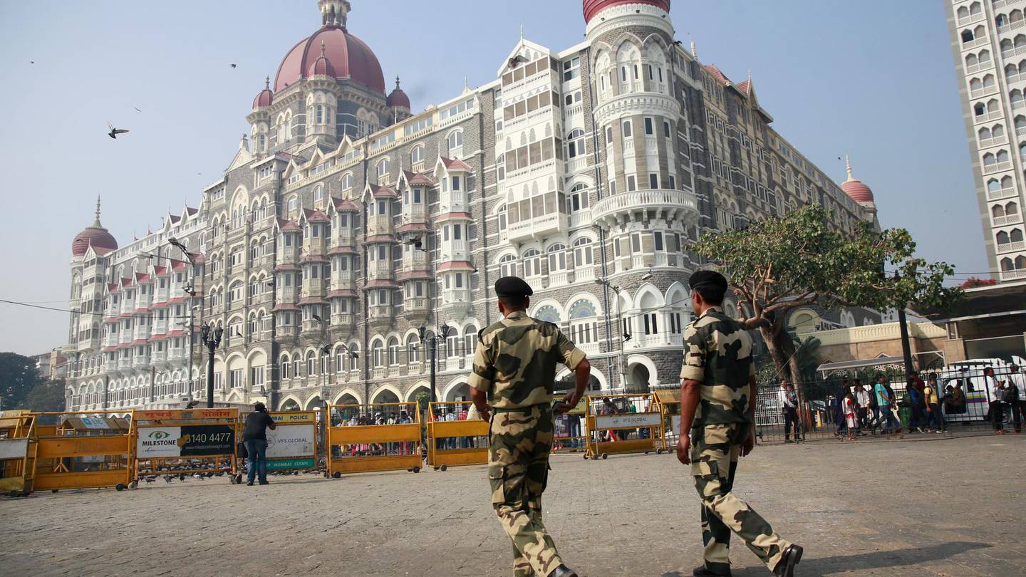 Нападение на отели. Отель Тадж в Мумбаи. Тадж Махал Мумбаи 2008. Отель Мумбаи теракт 2008. Мумбаи Тадж Махал.