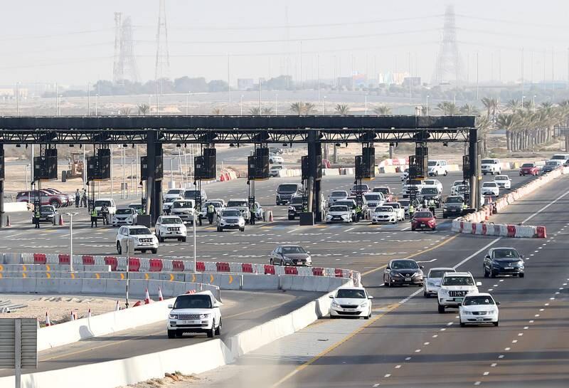 Abu Dhabi border Covid-19 scanners in operation on the E11 on December 19. Chris Whiteoak / The National