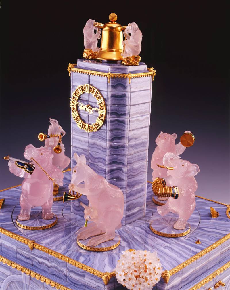 The heiress of Johnson & Johnson Libbett Johnson got an animal orchestra automation clock, which gemstone artist Andreas von Zadora-Gerlofrealised in chalcedony, rose quartz and 18K gold with diamond details