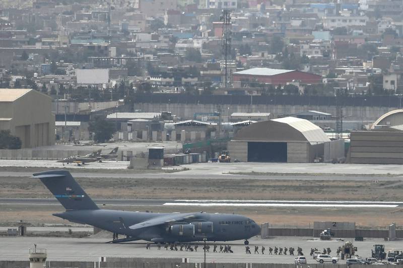 US soldiers arrive board an US Air Force aircraft at the airport in Kabul on August 30, 2021. AFP