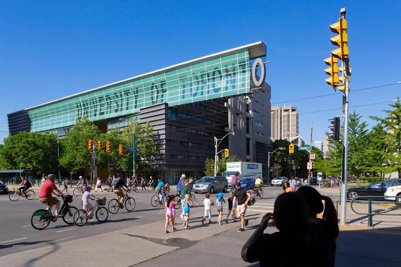 R8KY3P Canada, Province of Ontario, City of Toronto, Harbord Street Crossing and Spadina Avenue, University of Toronto
