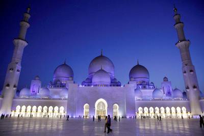 ABU DHABI, UNITED ARAB EMIRATES - August 22, 2009: Muslims make their way to evening prayer at Sheikh Zayed Grand Mosque after breaking fast at Iftar on the first day of Ramadan. 

( Ryan Carter / The National ) *** Local Caption ***  RC010-RamadanMosque.jpg