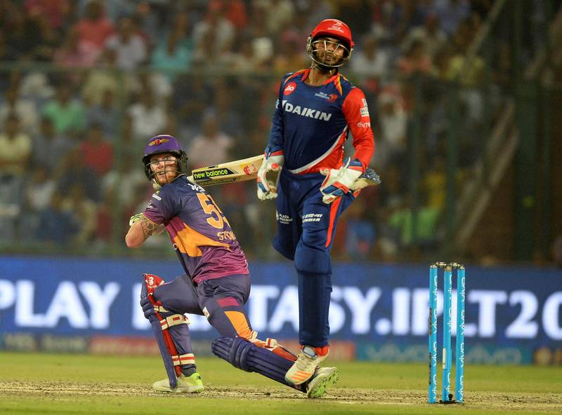 Rising Pune Supergiant batsman Ben Stokes (L) plays a shot as Delhi Daredevils wicketkeeper Rishab Pant reacts during the 2017 Indian Premier League (IPL) Twenty20 cricket match between Delhi Daredevils and Rising Pune Supergiant at The Feroz Shah Kotla Cricket Stadium in New Delhi on May 12, 2017. (Photo by SAJJAD HUSSAIN / AFP) / ----IMAGE RESTRICTED TO EDITORIAL USE - STRICTLY NO COMMERCIAL USE----- / GETTYOUT
