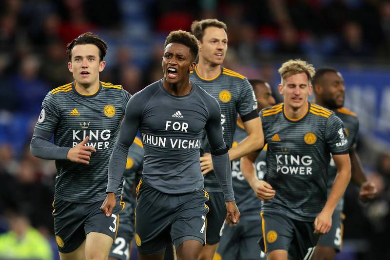 CARDIFF, WALES - NOVEMBER 03:  Demarai Gray of Leicester City celebrates after scoring his team's first goal by revealing a commemorative for Vichai Srivaddhanaprabha during the Premier League match between Cardiff City and Leicester City at Cardiff City Stadium on November 3, 2018 in Cardiff, United Kingdom.  (Photo by Richard Heathcote/Getty Images)