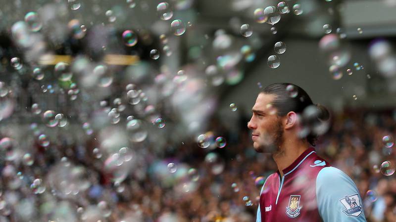 West Ham United's English striker Andy Carroll enters the field of play through the bubbles to make his debut before the English Premier League football match between West Ham United and Fulham at the Boleyn Ground, Upton Park, in East London, England, on September 1, 2012. AFP PHOTO/ANDREW COWIE

EDITORIAL USE ONLY. No use with unauthorized audio, video, data, fixture lists, club/league logos or 'live' services. Online in-match use limited to 45 images, no video emulation. No use in betting, games or single club/league/player publications.
 *** Local Caption ***  357882-01-08.jpg