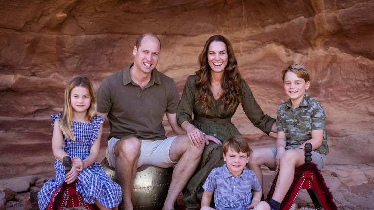 An image that illustrates this article Jordanian and British royal families share 2021 Christmas cards