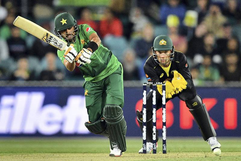 Pakistan's Babar Azam plays a shot as Australia's wicketkeeper Alex Carey (R) looks on during the second Twenty20 match between Australia and Pakistan at the Manuka Oval in Canberra on November 5, 2019. (Photo by Saeed KHAN / AFP) / IMAGE RESTRICTED TO EDITORIAL USE - STRICTLY NO COMMERCIAL USE