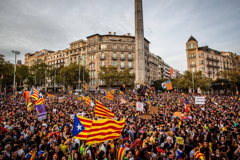 A large number of protesters march along Passeig de Gracia avenue waving pro-independence Catalan Estelada flags during a demonstration in Barcelona, Spain. Bloomberg