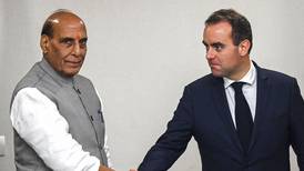 Indian and French defence ministers discuss developing ties