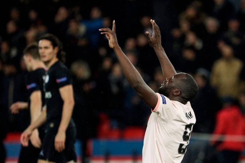 Manchester United's Belgian forward Romelu Lukaku celebrates after winning the UEFA Champions League round of 16 second-leg football match between Paris Saint-Germain (PSG) and Manchester United at the Parc des Princes stadium in Paris on March 6, 2019. / AFP / Geoffroy VAN DER HASSELT
