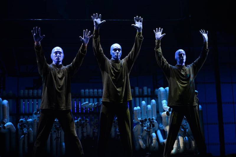 The Blue Man Group performs on stage during a media preview ahead of their show in Singapore on March 31, 2016. The Blue Man Group, formed in the US in 1991, is in Singapore as part of a worldwide tour from March to July 2016. / AFP PHOTO / ROSLAN RAHMAN