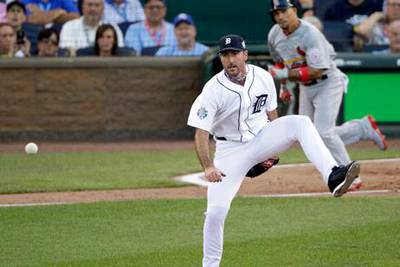 American League's Justin Verlander, of the Detroit Tigers, misses a grounder from National League's Rafael Furcal, of the St. Louis Cardinals, in the first inning of the MLB All-Star baseball game, Tuesday, July 10, 2012, in Kansas City, Mo. Furcal hit into a force out to end the inning. (AP Photo/Charlie Neibergall)