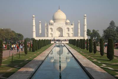The Taj Mahal will now fine tourists who stay at the UNESCO listed site for more than three hours. Courtesy Wikimedia Commons / Gerd Eichmann