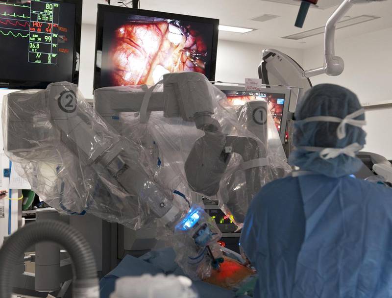 The Da Vinci Robot first performed heart surgery in July. Its use of intricate techniques significantly shortens patients’ recovery time and lowers the risk of surgical trauma. Photos Courtesy Cleveland Clinic