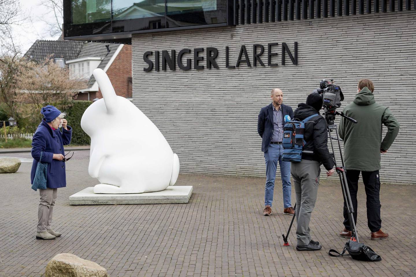epa08332148 Evert van Os (3-R), director of the Singer Laren museum, speaks to the media in front of the museum in Laren, The Netherlands, 30 March 2020, after a painting by Vincent van Gogh was stolen from the Singer Laren museum. The canvas paining 'Spring Garden, the rectory garden in Nuenen in the spring of 1884' was stolen overnight Monday 30 March 2020.  EPA/ROBIN VAN LONKHUIJSEN