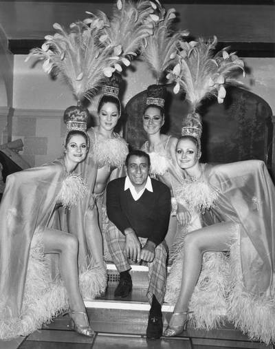Tony Bennett alongside dancing girls who appeared in his show at the London Palladium in October 1970. Getty Images