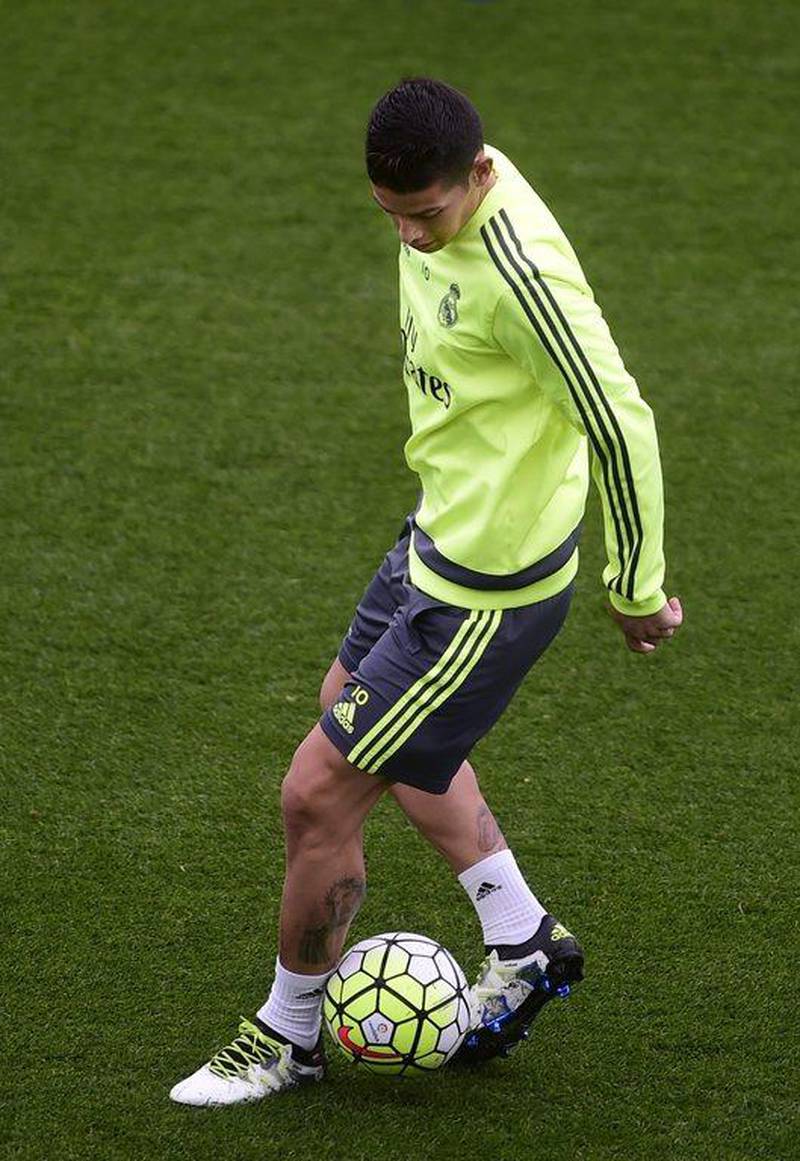 Real Madrid’s Colombian midfielder James Rodriguez trains at Valdebebas Sport City in Madrid on April 19, 2016 on the eve of their La Liga football match against Villarreal. AFP / PIERRE-PHILIPPE MARCOU