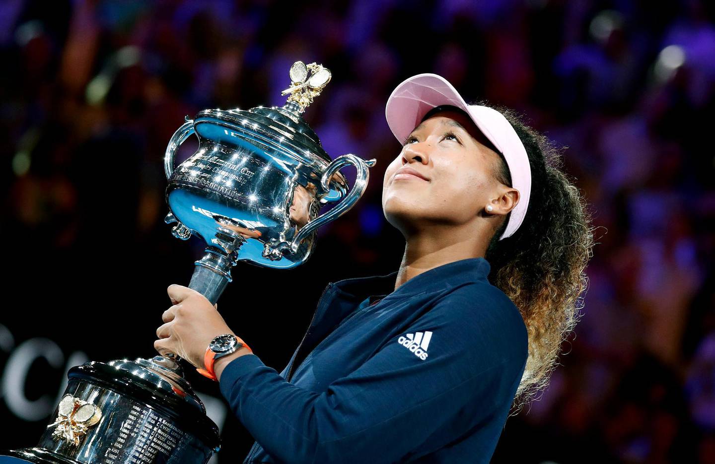 epaselect epa07321174 Naomi Osaka of Japan poses for photos with her trophy after winning the women's singles final match against Petra Kvitova of Czech Republic at the Australian Open Grand Slam tennis tournament in Melbourne, Australia, 26 January 2019.  EPA/RITCHIE TONGO