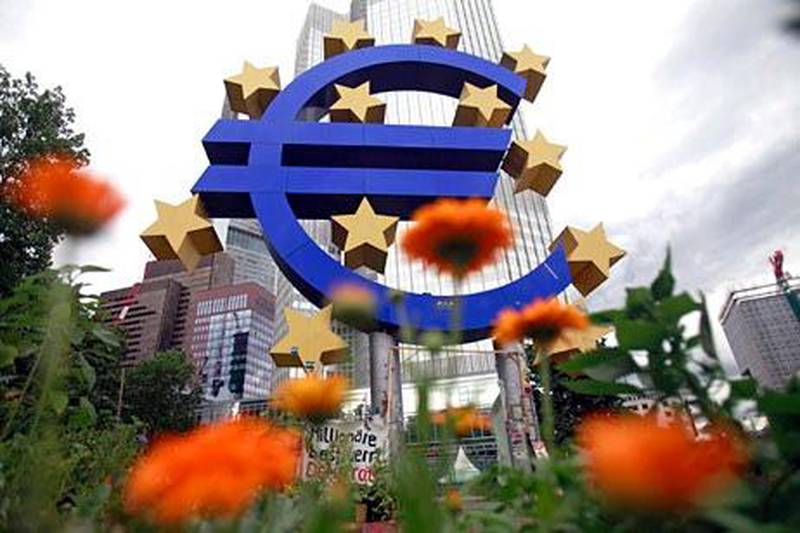 A structure showing the Euro currency sign is seen in front of the European Central Bank (ECB) headquarters in Frankfurt July 11, 2012. REUTERS/Alex Domanski (GERMANY - Tags: BUSINESS LOGO) *** Local Caption ***  AD05_GERMANY-_0711_11.JPG