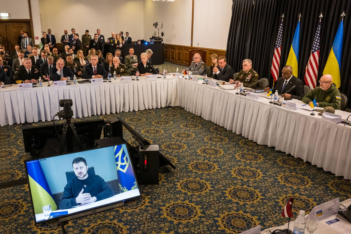 Der ukrainische Präsident Wolodymyr Selenskyj spricht am Freitag in Ramstein-Miesenbach vor Nato-Verteidigungschefs.  Getty Images