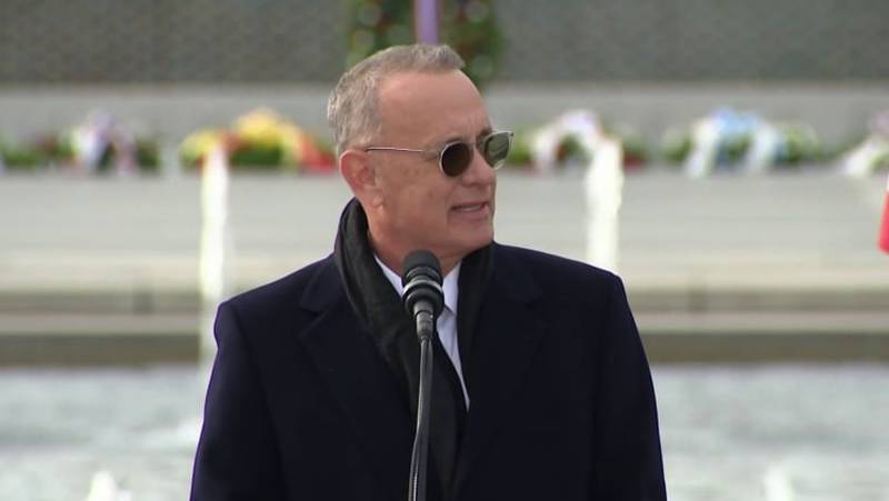 US actor Tom Hanks spoke at the WWII Memorial to honour the late US Senator Bob Dole.