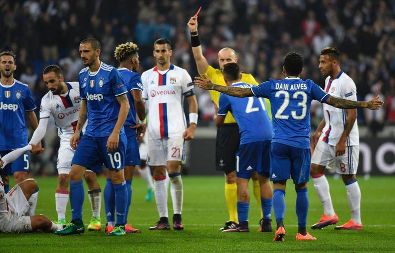 Polish referee Szymon Marciniak, centre, gives a red card to Juventus’ Mario Lemina, fourth left. Philippe Desmazes / AFP