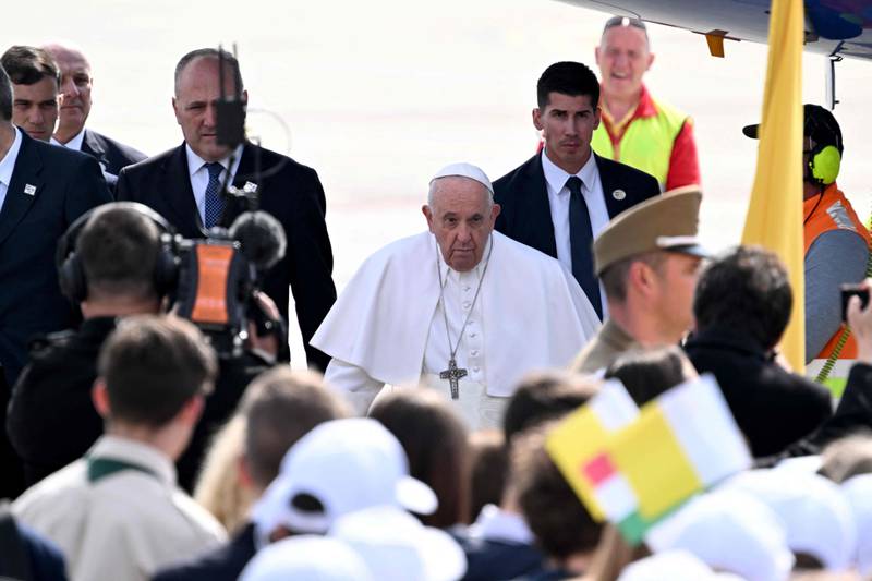 Der Papst traf zu seinem ersten ausgedehnten Papstbesuch in Ungarn in Budapest ein.  AFP 