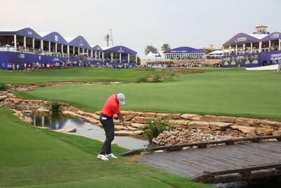 Rory McIlroy of Northern Ireland plays his third shot on the 18th hole during Day One of the DP World Tour Championship on the Earth Course at Jumeirah Golf Estates on November 16, 2023 in Dubai, United Arab Emirates. (Photo by Andrew Redington / Getty Images)