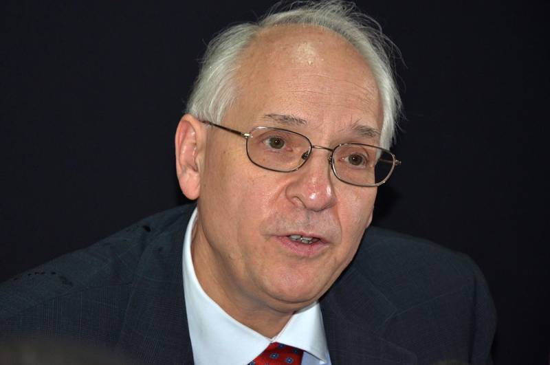 (FILES) In this file photo taken on March 25, 2015, US special envoy to South Sudan Donald Booth speak to the press in Juba. The US State Department nominated experienced Africa hand Donald Booth as a special envoy to Sudan, on June 12, 2019, hoping he can help craft a "peaceful political solution" between the military rulers and groups seeking civilian rule. / AFP / SAMIR BOL
