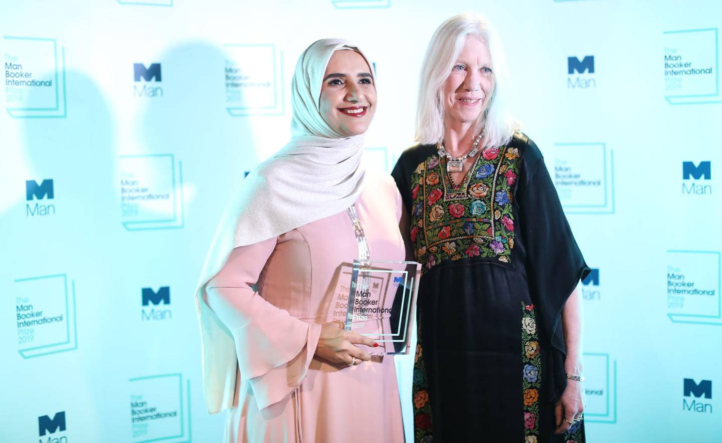 Arabic author Jokha Alharthi (L) and translator Marilyn Booth pose after winning the Man Booker International Prize for the book 'Celestial Bodies' in London on May 21, 2019.   / AFP / Isabel INFANTES

