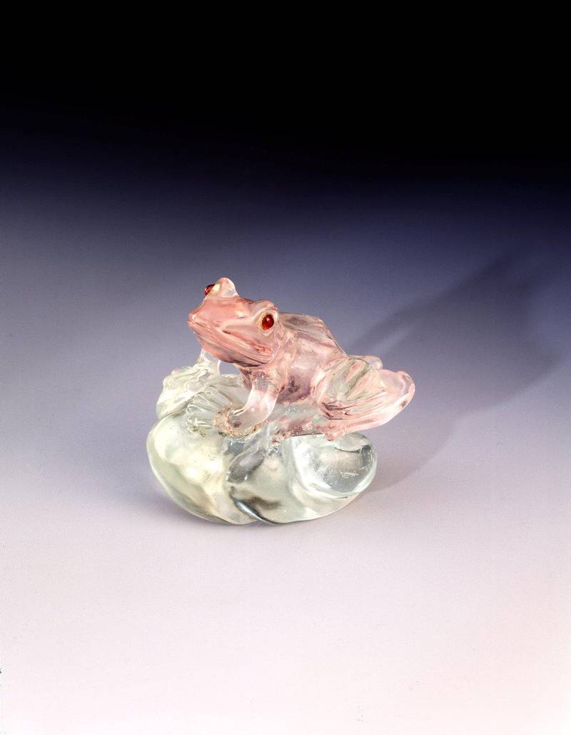 The Frog on Base figurine for the British royal family is sculpted from morganite and aquamarine crystal by gemstone artist Andreas von Zadora-Gerlof