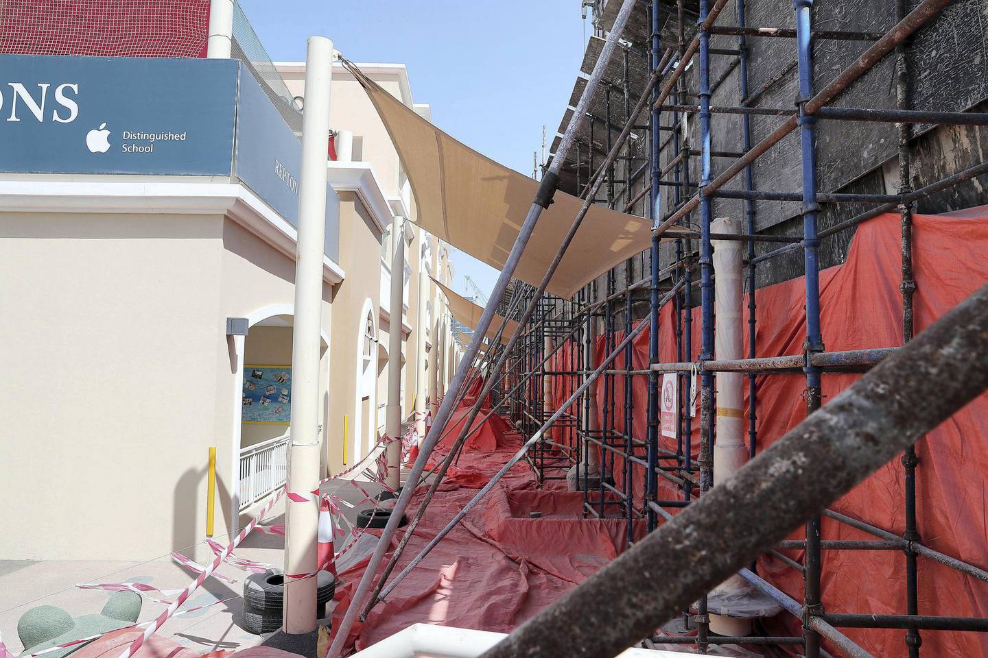 ABU DHABI , UNITED ARAB EMIRATES , FEB 18  – 2018 :- Construction going on next to the boundary wall of Repton School on Reem Island in Abu Dhabi. ( Pawan Singh / The National ) For News