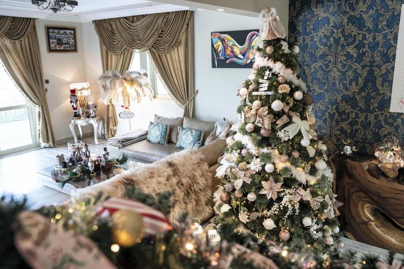 DUBAI UNITED ARAB EMIRATES. 07 DECEMBER 2020. Festive decorations by UAE residents, the home of  Cherry Watson and her husband. (Photo: Antonie Robertson/The National) Journalist: Janice Rodrigues. Section: National.