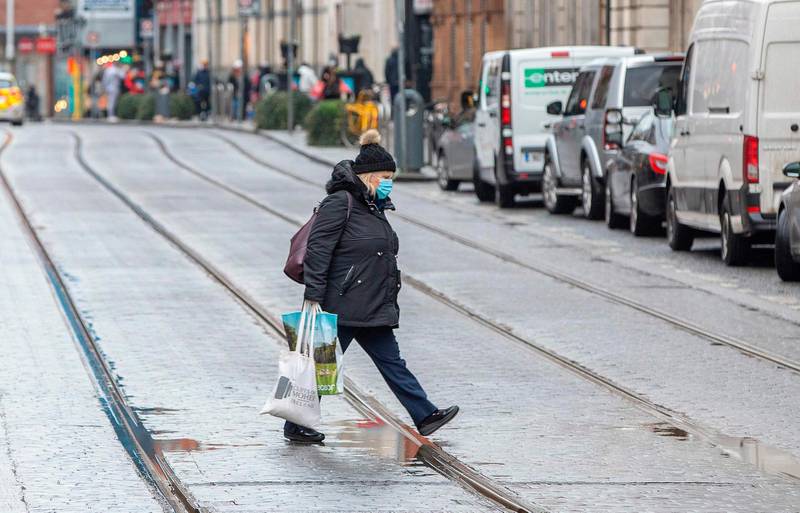 Pedestrians shop on December 31 in advance of a new coronavirus lockdown in Dublin. AFP
