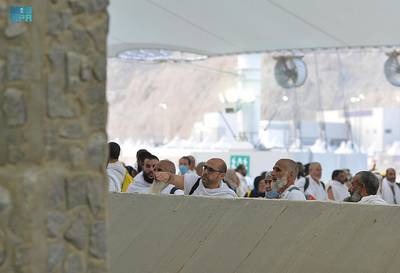 Pilgrims on the first day of Tashreeq take part in the stoning ritual. SPA