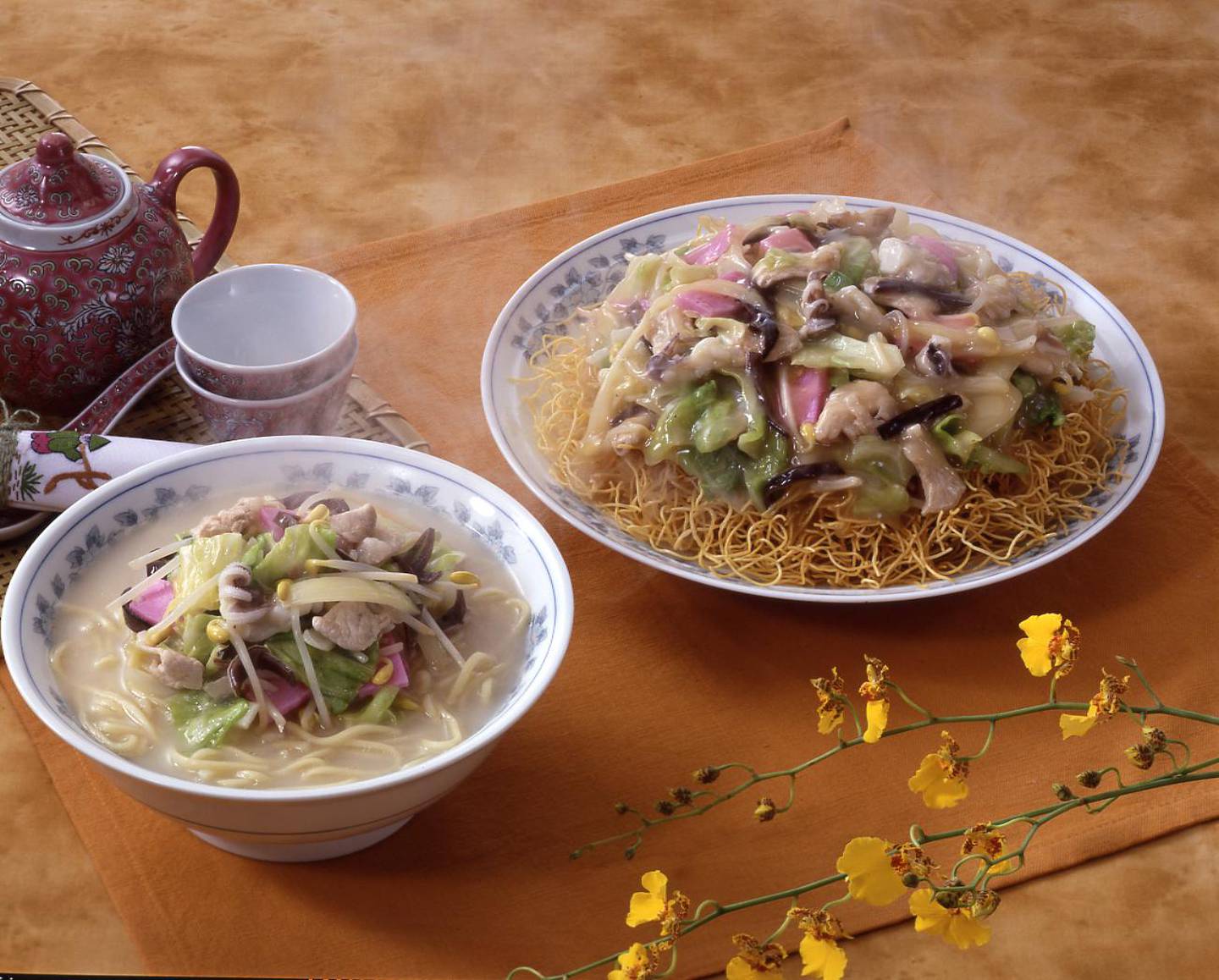 Champon and Sara Udon. Courtesy Nagasaki Prefecture Convention and Tourism Association