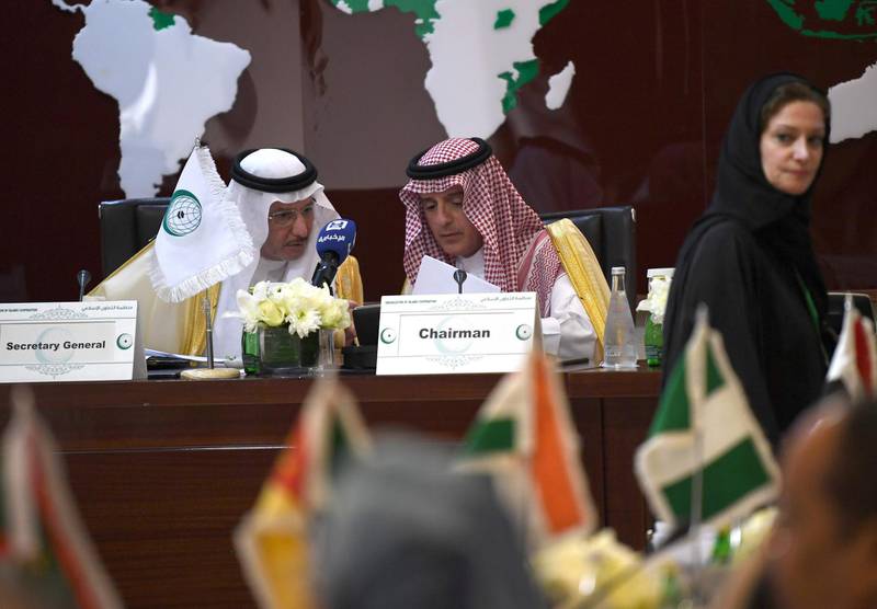 Saudi Foreign Minister Adel al-Jubair (R) is seen during the emergency meeting of the Council of Foreign Ministers on January 21, 2018, in Jeddah. / AFP PHOTO / STRINGER