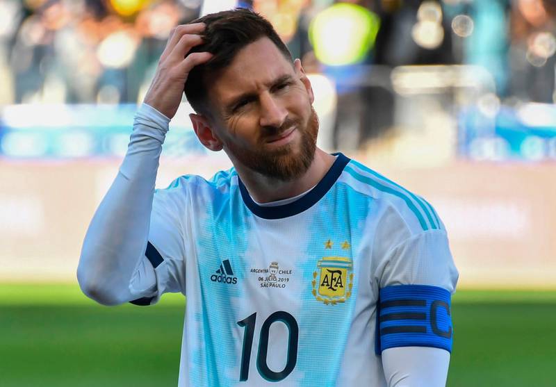 TOPSHOT - Argentina's Lionel Messi gestures during the Copa America football tournament third-place match against Chile at the Corinthians Arena in Sao Paulo, Brazil, on July 6, 2019. / AFP / Nelson ALMEIDA

