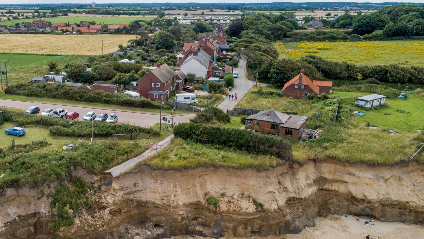 Rising sea levels 'could force UK coastal towns to relocate'