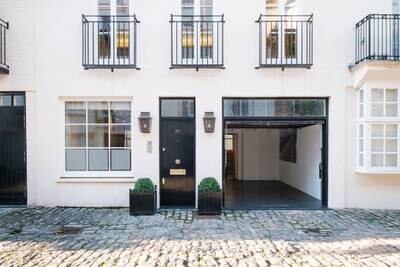 The interior of this house in Eaton Mews South, London, was recently entirely rebuilt. All photos: Engel & Volkers