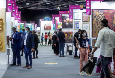 Dubai, United Arab Emirates - Visitors at the World Art Dubai at Dubai World Trade Centre.  Leslie Pableo for The National for Razmig's story