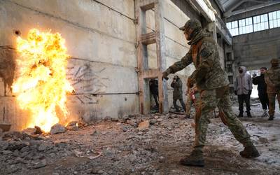 A local resident throws a Molotov cocktail against a wall during an all-Ukrainian training campaign "Don't panic! Get ready!" close to Kyiv, Ukraine, Sunday, Feb.  6, 2022.  Russia has denied any plans of attacking Ukraine, but urged the U. S.  and its allies to provide a binding pledge that they won't accept Ukraine into NATO, won't deploy offensive weapons, and will roll back NATO deployments to Eastern Europe.  Washington and NATO have rejected the demands.  (AP Photo / Efrem Lukatsky)