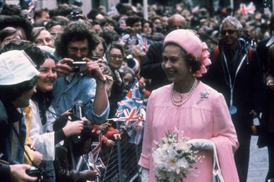 7th June 1977:  Queen Elizabeth II greets the crowds outside St Paul's Cathedral on the occasion of her Silver Jubilee.  (Photo by Fox Photos/Getty Images)